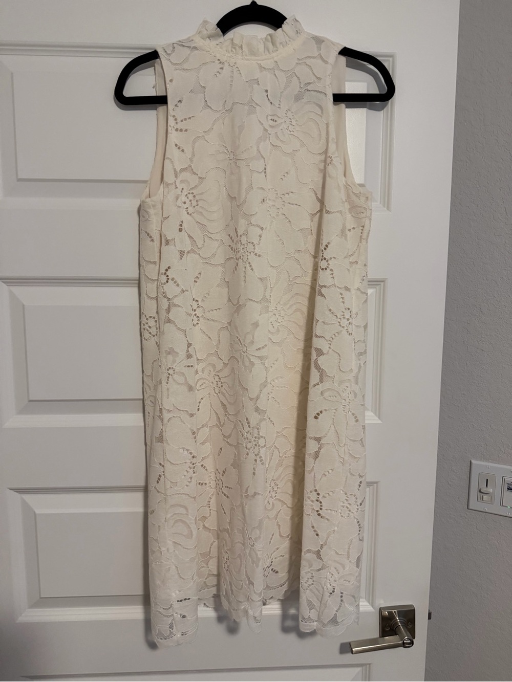 Anne Klein Cream Lace Ruffle-Neck Sleeveless Shift Dress